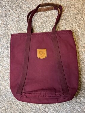 Fjällräven totepack no. 1 in burgundy